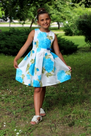 Детска рокля на цветя в синьо