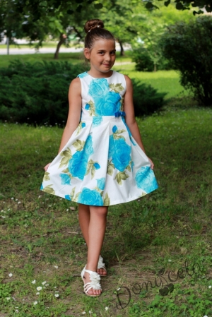 Детска рокля на цветя в синьо