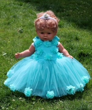 Официална бебешка рокля в тюркоаз/мента с 3D розички и с тюл и голяма панделка отзад