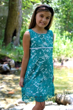 Официална права детска рокля в зелена дантела