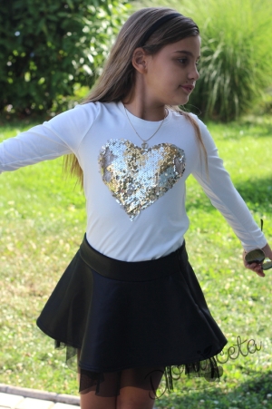 Детска блуза с дълъг ръкав в екрю със сърце от пайети в златисто