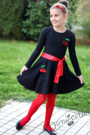 Детска рокля в черно с дълъг ръкав с черешки