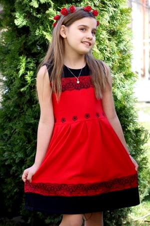 Ежедневна детска рокля в червено с болеро
