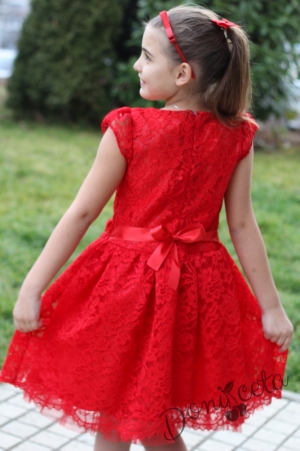 Официална детска дантелена рокля в червенo 