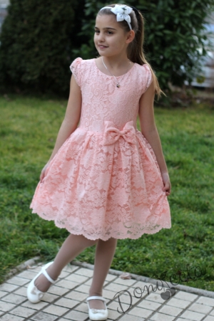 Официална детска дантелена рокля в прасковено 564739