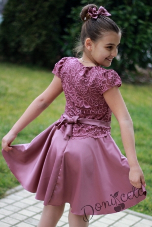 Официална детска рокля от дантела и сатен в пепел от рози