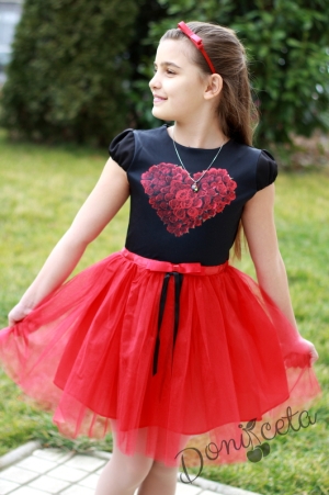 Официална детска рокля със сърце в червено и тюл в черно
