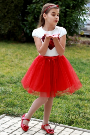 Официална детска рокля със сърце от розички и тюл в червено