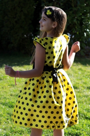 Празнична детска рокля в жълто на черно точки