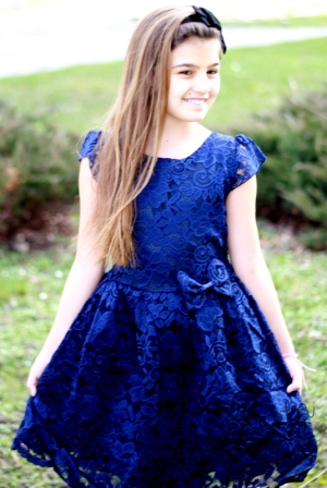 Официална детска дантелена рокля в тъмносиньо  изцяло от дантела Тринитиша