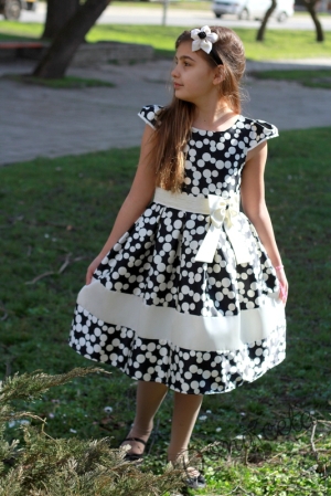Официална детска/бебешка рокля Неделина в черно на бели точки