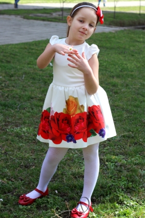 Детска  рокля от неопрен с бордюр от цветя с болеро в червено