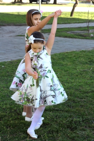 Официална детска рокля Сияна в бяло  с нежни цветя 