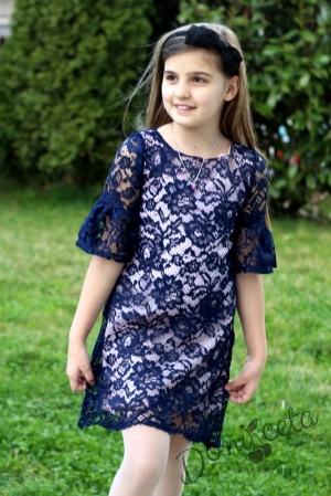 Детска рокля в дантела в тъмносиньо