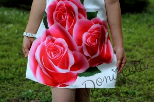 Нежна права рокличка без ръкав с рози