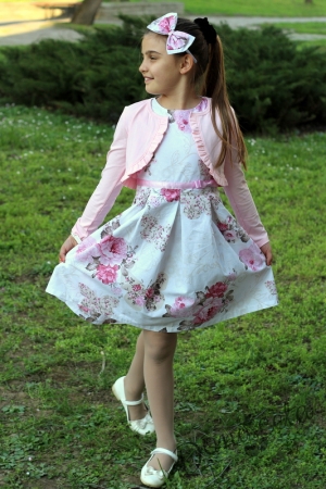 Детска рокля на рози и пеперуди с болеро в розово