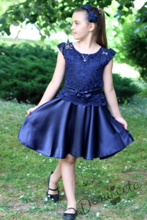 Официална детска рокля от дантела и сатен в тъмносиньо с къс ръкав