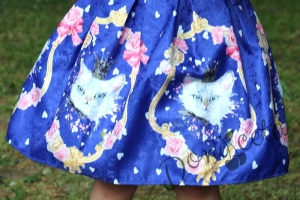 Официална детска рокля в в синьо с котенца