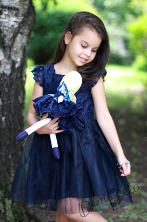 Официална детска рокля в тъмносиньо с дантела и тюл за шаферка или кръщене