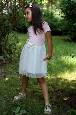 Лятна детска рокля в светло розово с тюл в бяло 6