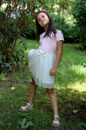Лятна детска рокля в светло розово с тюл в бяло 7