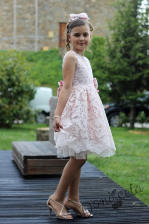 Официална детска рокля от бутикова дантела в прасковено с голяма панделка отзад