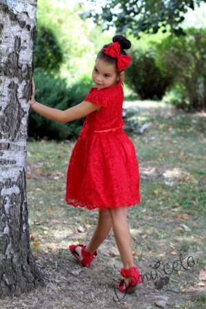 Официална детска дантелена рокля в червенo 
