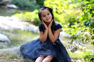 Официална детска рокля Мила в тъмносиньо с дантела и тюл