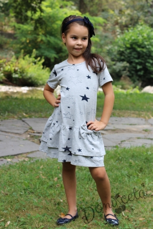 Лятна детска рокля с къс ръкав в сиво на звездички