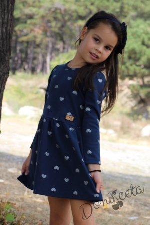 Детска рокля с дълъг ръкав в тъмносиньо със сребристи сърчица