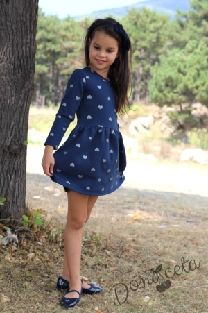 Детска рокля с дълъг ръкав в тъмносиньо със сребристи сърчица