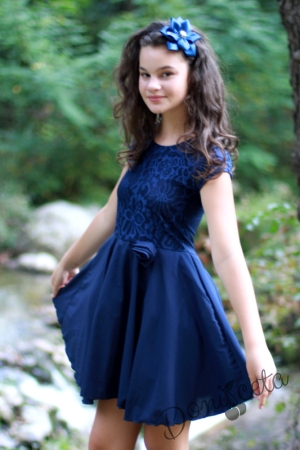 Официална детска дантелена рокля в тъмносиньо с къс ръкав