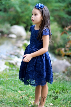 Официална детска рокля от дантела в тъмносиньо