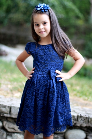 Официална детска рокля от дантела в тъмносиньо