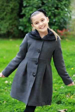 Детско палто за момиче в сиво с дантела 