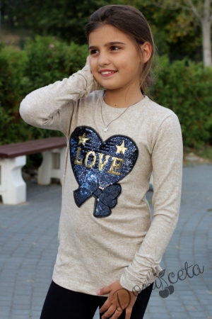 Детска блуза с дълъг ръкав в бежово със сърце от пайети 