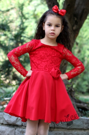 Официална детска рокля с дантела в червено с розичка отпред