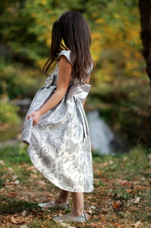 Официална детска рокля с шлейф в сребристо Идеа