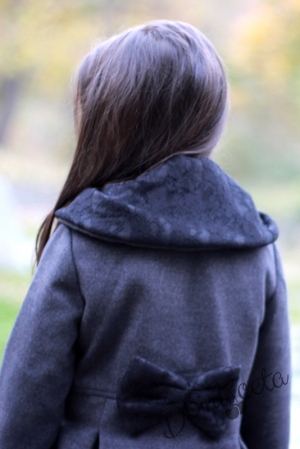 Детско палто с дантела в сиво