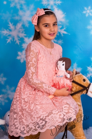 Официална детска рокля с дълъг ръкав в дантела в прасковено