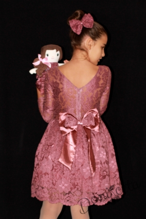 Официална детска рокля с дълъг ръкав в дантела в пепел от рози с голяма панделка отзад