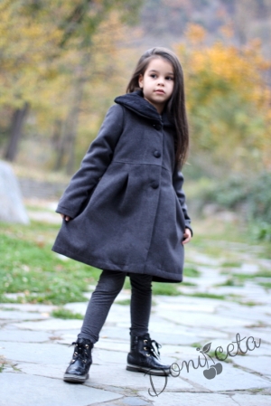 Комплект от детско палто в сиво с лачени боти в сребристо