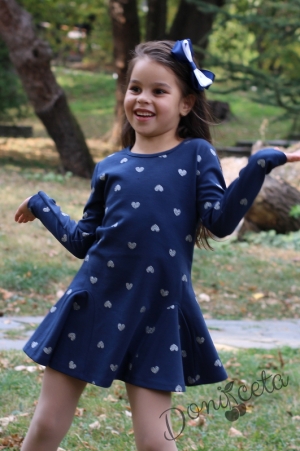 Комплект от детска рокля с дълъг ръкав в тъмносиньо със сребристи сърца с лачени боти в тъмносиньо