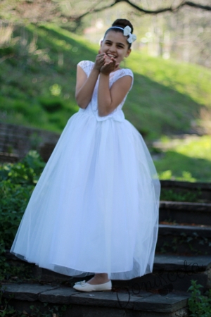 Официална дълга детска рокля в бяло с дантела и тюл Мира
