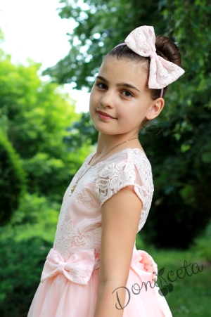 Официална дълга детска рокля в прасковено с обръч
