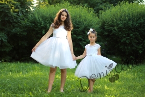 Официална детска рокля в бяло с коланче от дантела и тюл от колекция Майки и дъщери