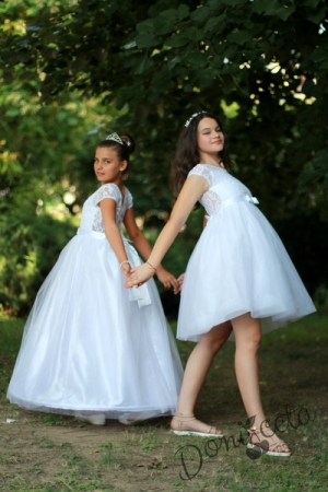 Официална дамска рокля в бяло с коланче от дантела и тюл от колекция Майки и дъщери