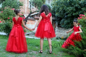 Официална дамска рокля в червено от дантела и тюл от колекция Майки и дъщери