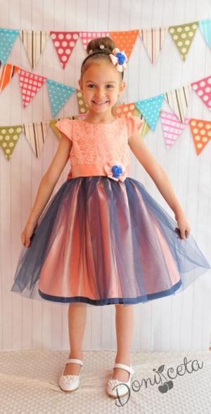 Официална детска рокля в прасковено със син тюл