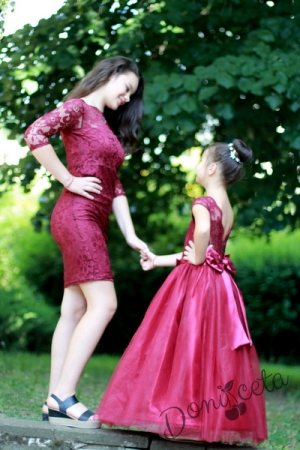 Комплект от официална дълга детска рокля с дантела в бордо с обръч и дамска рокля в бордо от колекция &quot;Майки и дъщери&quot;